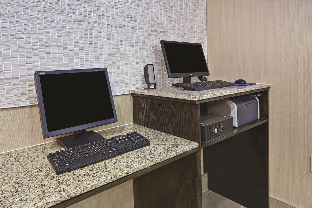 Hotel La Quinta By Wyndham Fairborn Wright-Patterson Extérieur photo