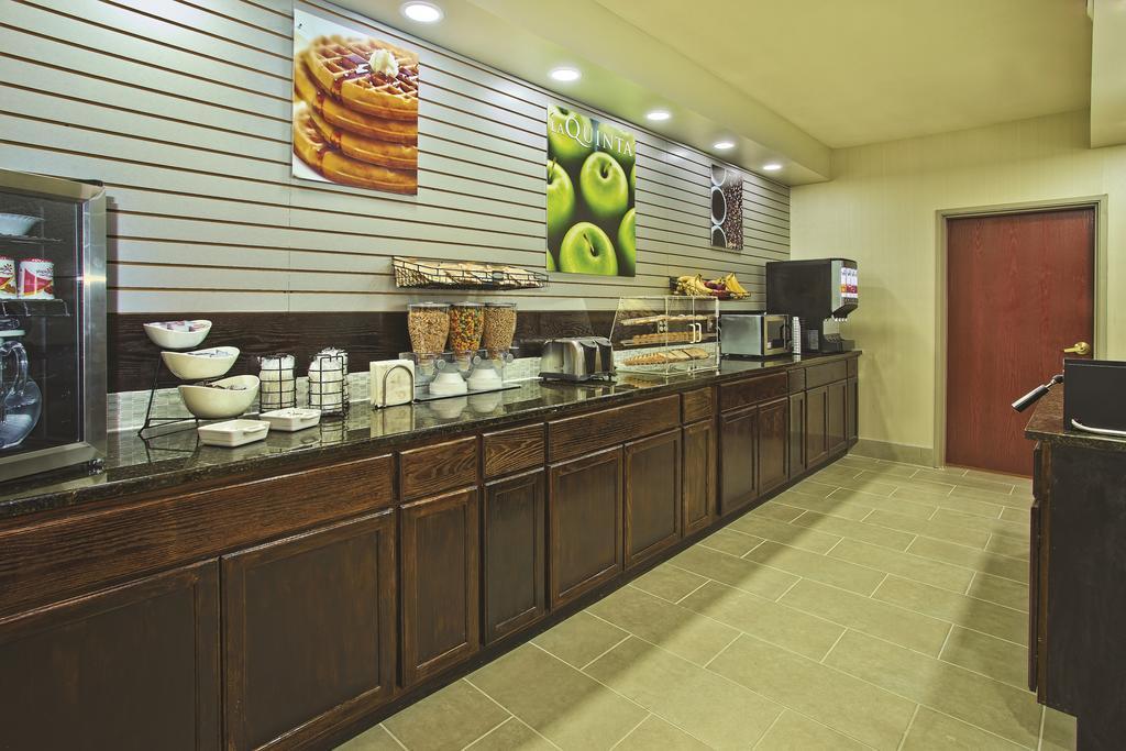 Hotel La Quinta By Wyndham Fairborn Wright-Patterson Extérieur photo