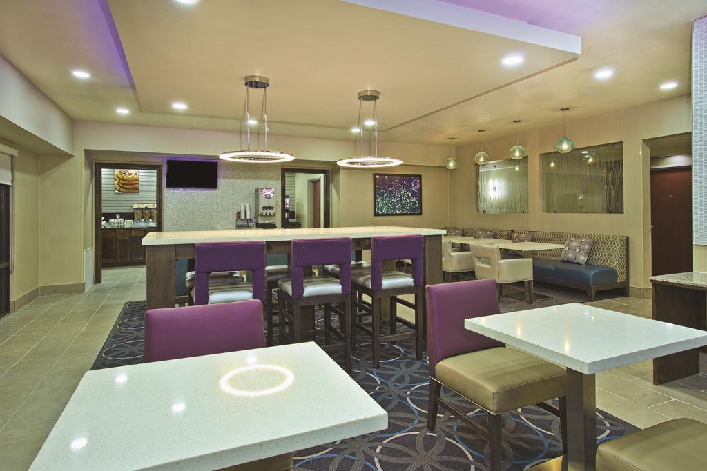Hotel La Quinta By Wyndham Fairborn Wright-Patterson Extérieur photo