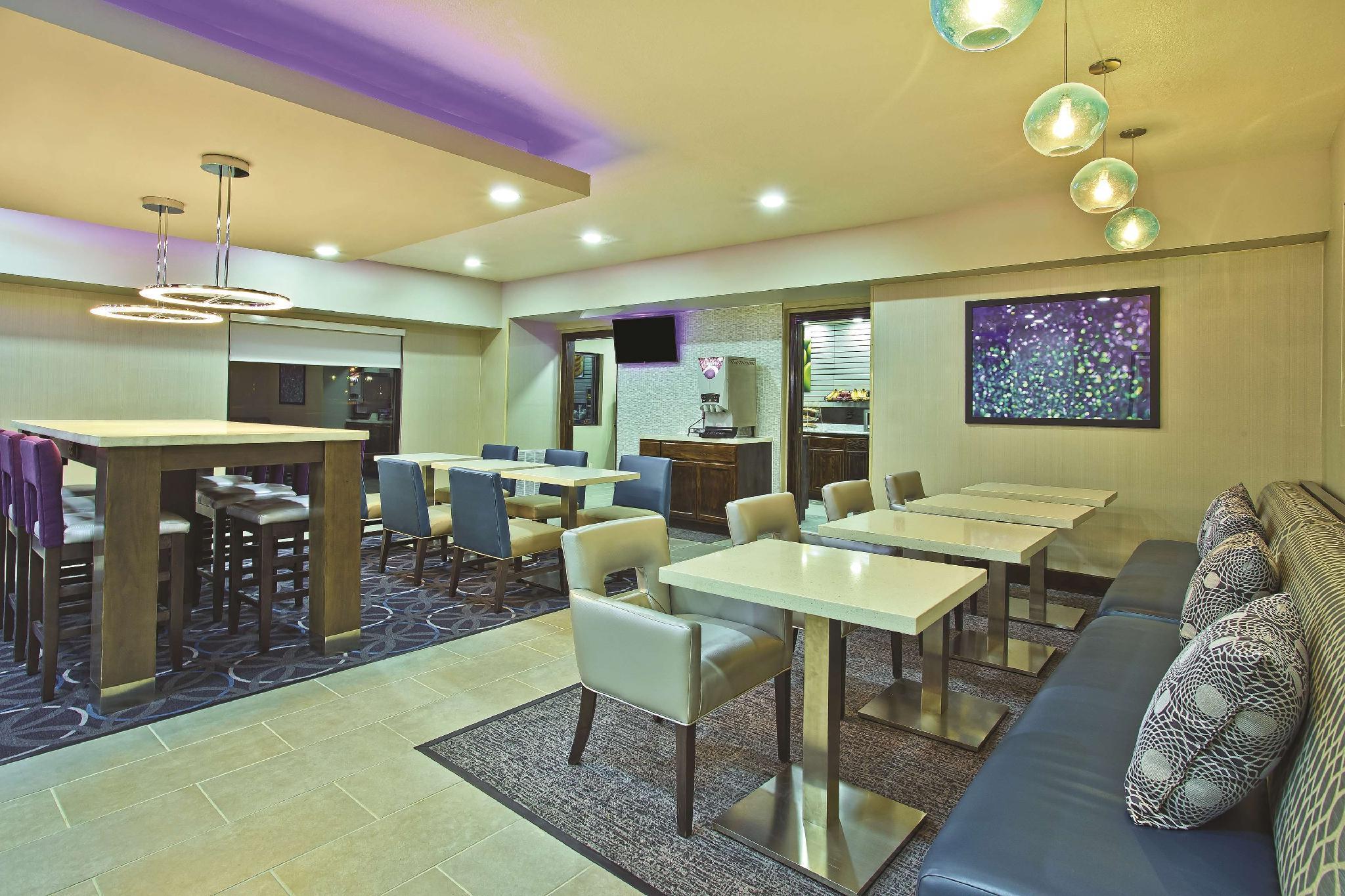 Hotel La Quinta By Wyndham Fairborn Wright-Patterson Extérieur photo